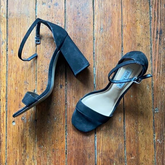 Steve Madden Black Suede Carrson Heel - Picture 2 of 3